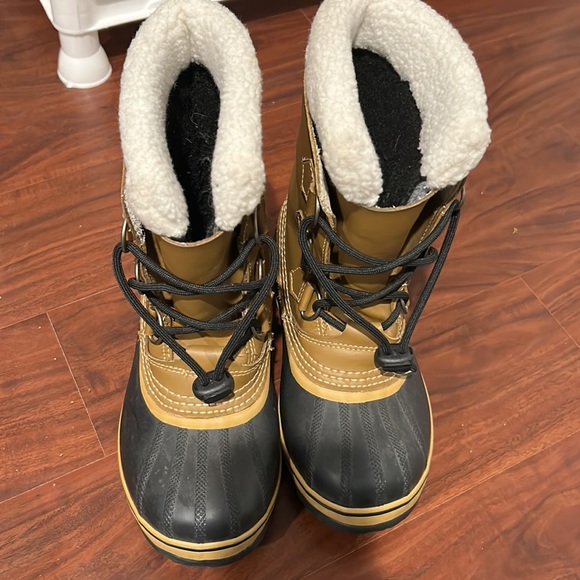 Sorel boots - Picture 3 of 5